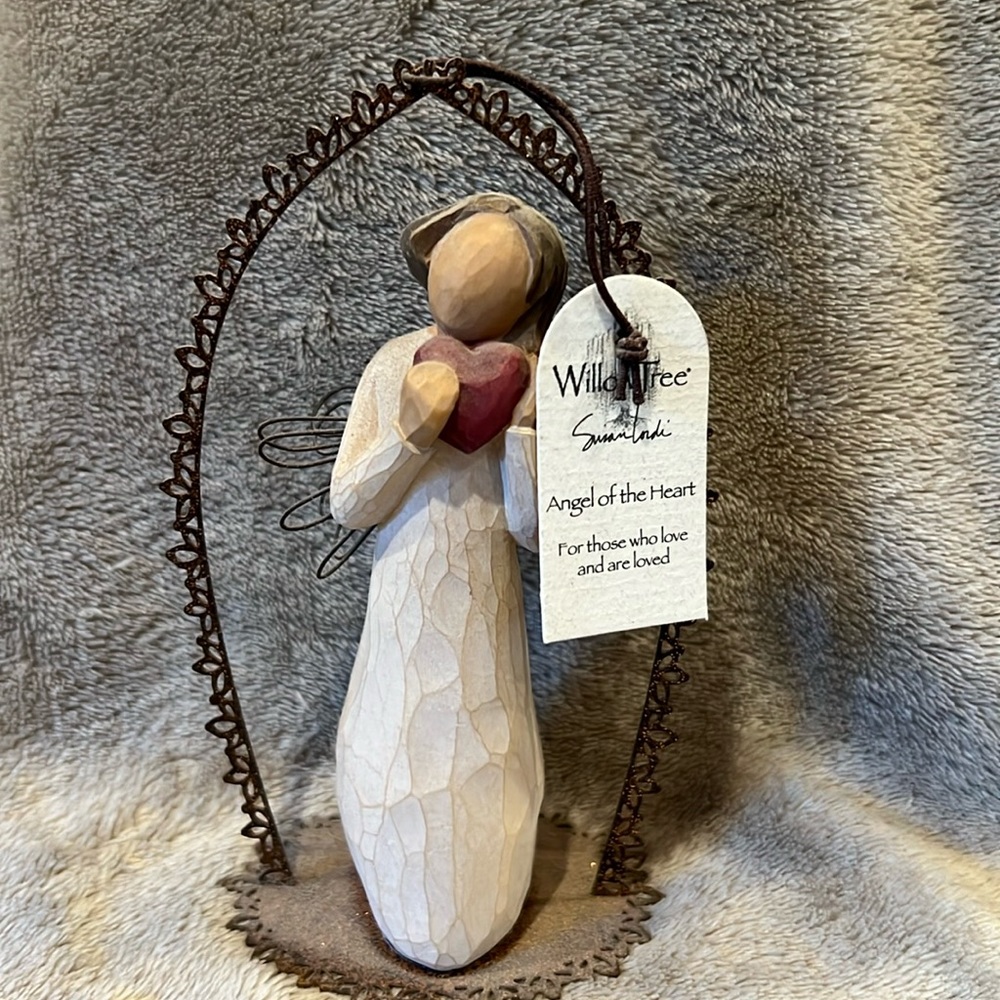 Willow Tree Angel of the Heart figurine